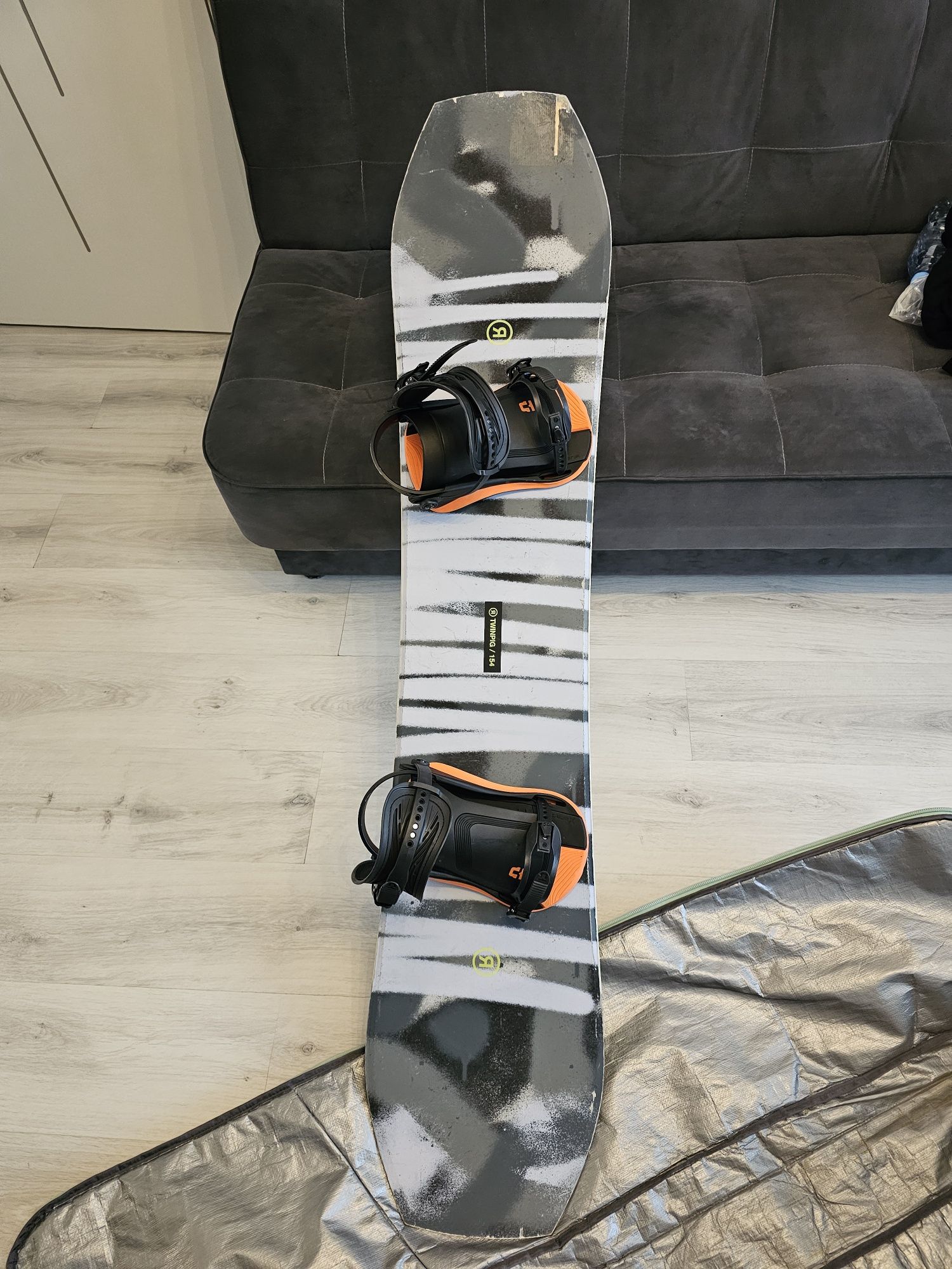 Deska snowboardowa Ride twinpig 2022r 154cm