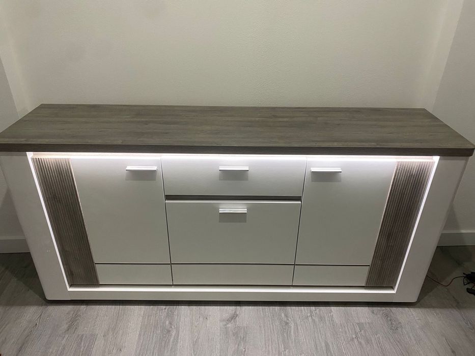 Movel 3 portas e 1 gaveta com Led BELLARIA