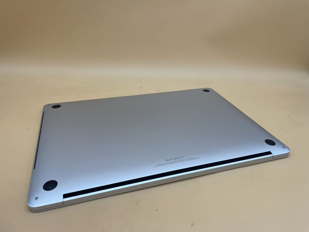 Macbook pro 15.4 2018 512ssd