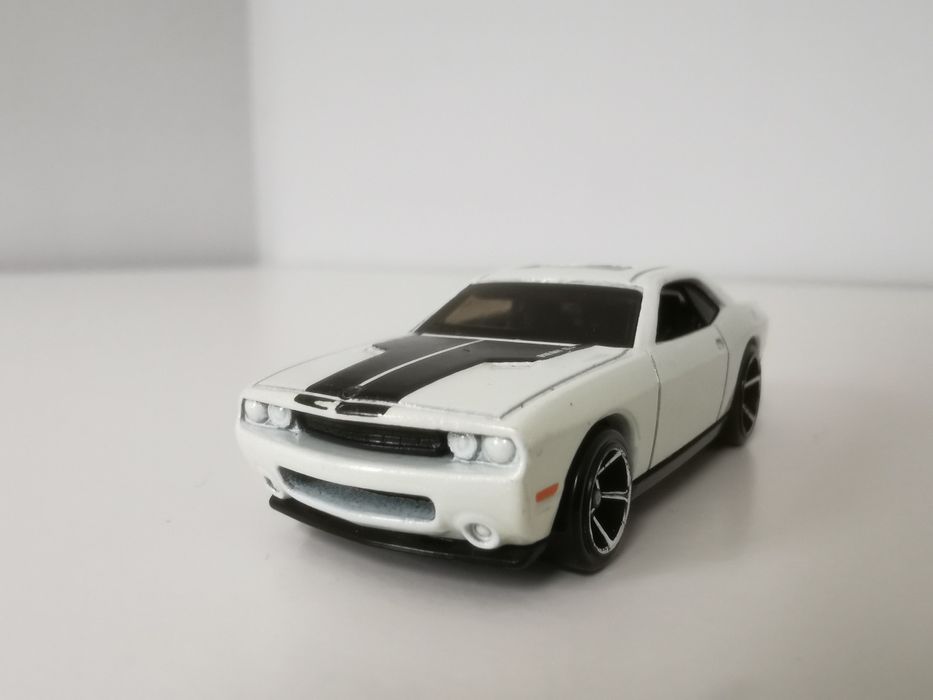 Hot Wheels Resorak Dodge Challenger SRT8 '08