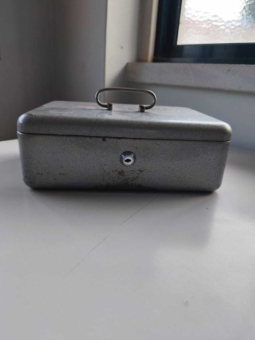 Cofre metálico pequeno