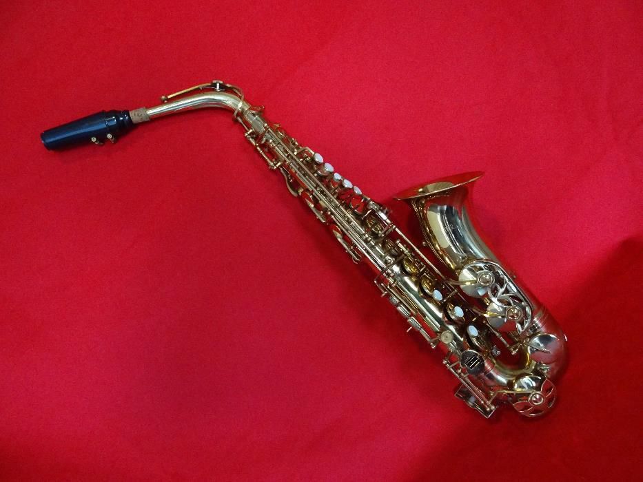 Saxofone Da Marca Jupiter com estojo