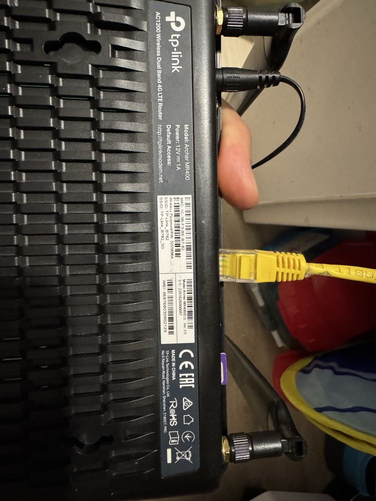 Router TP-Link mr400 na karte SIM.