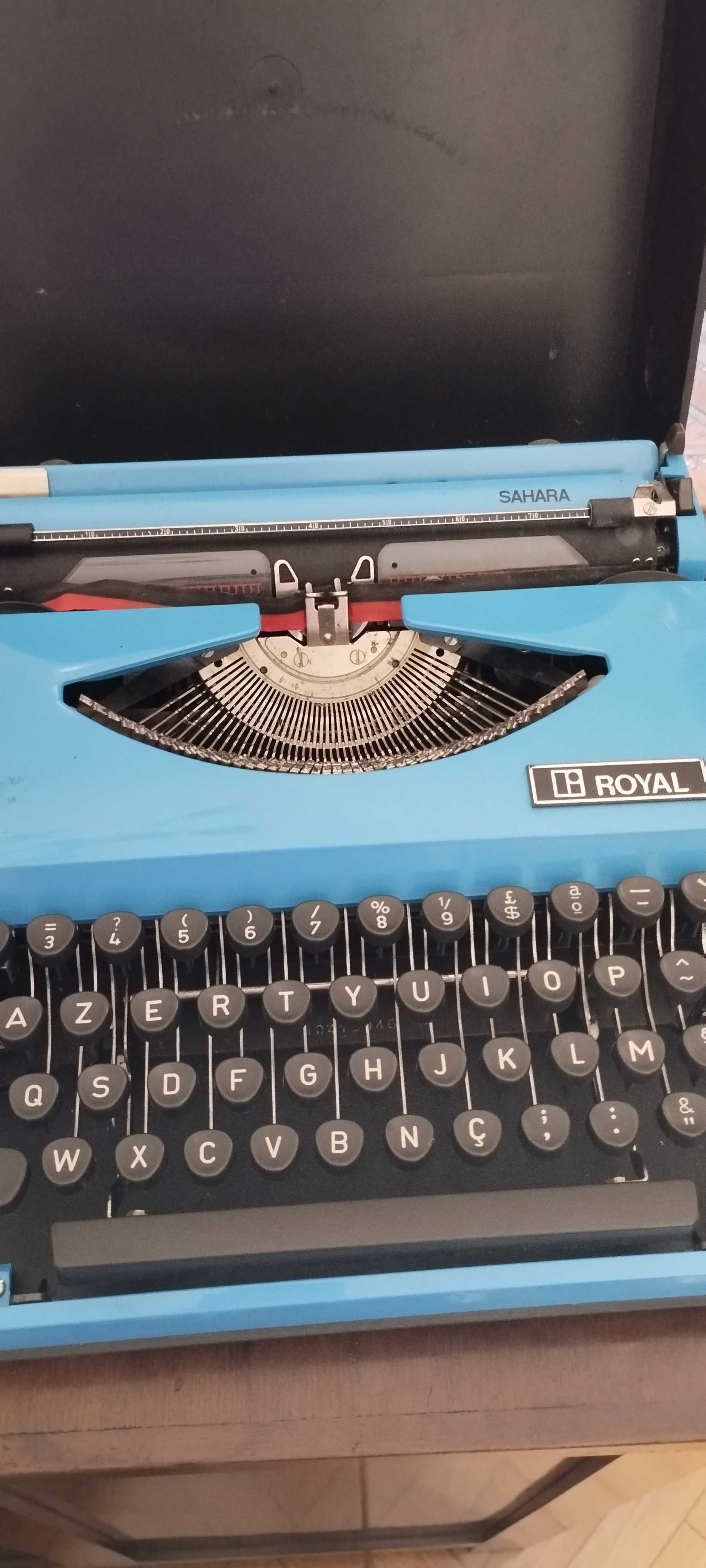 Máquina de escrever, antiga, marca Royal, como nova