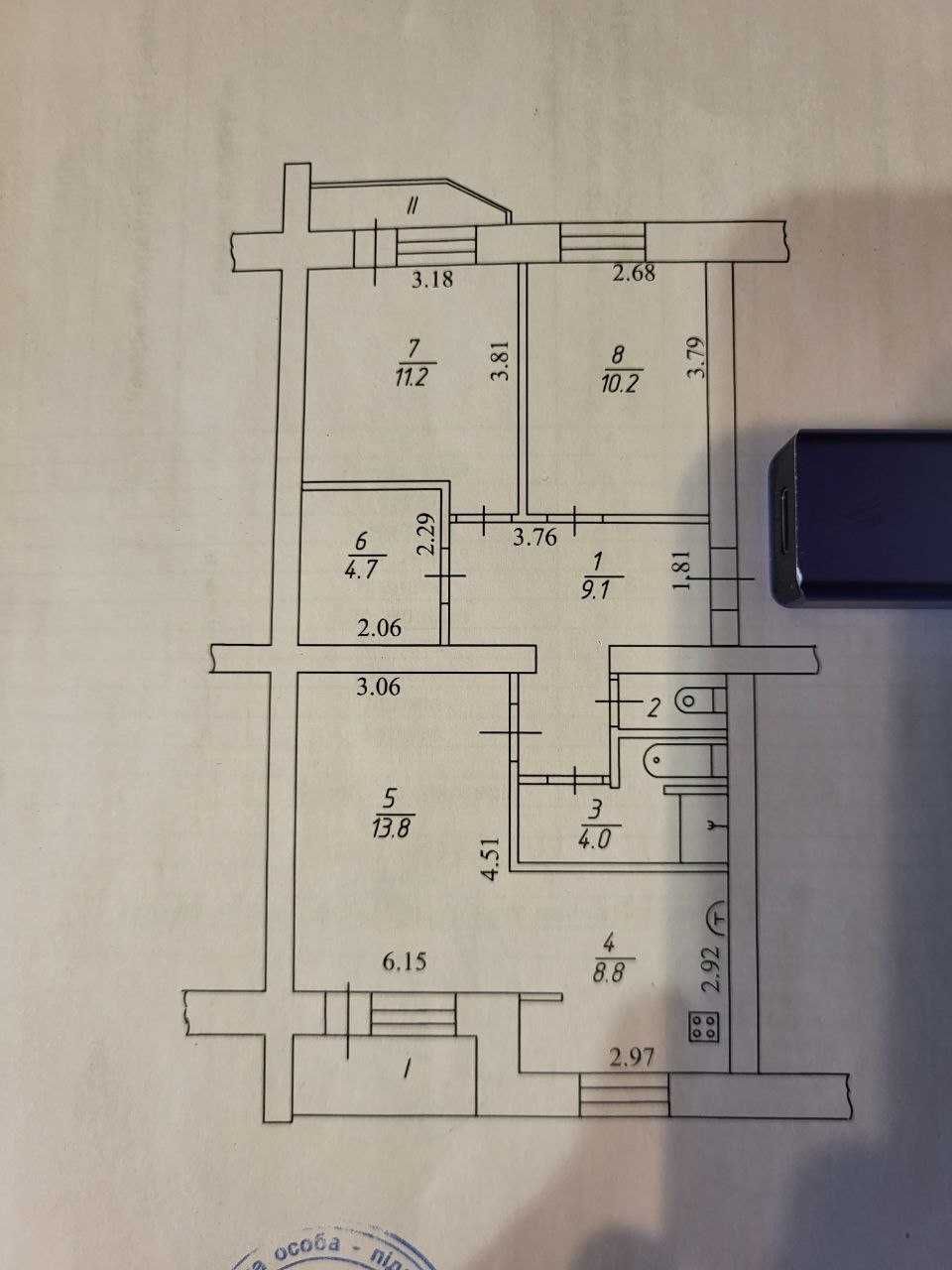 Продам 3 кімнатну квартиру в центрі міста.