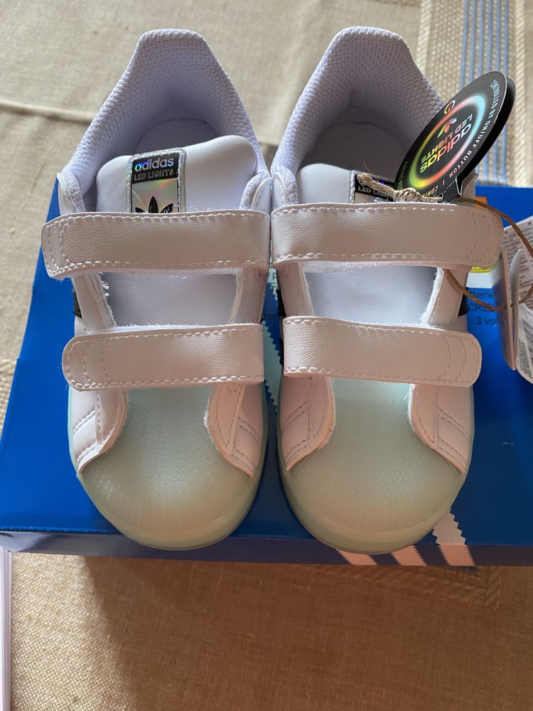 Sapatilhas adidas com luzes