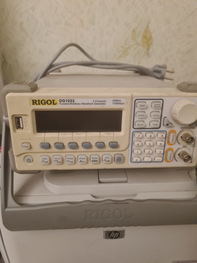 Rigol DG1022   - цифровой двухканальный генератор