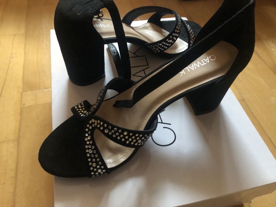 Sandałki czarne na karnawałowe imorezy