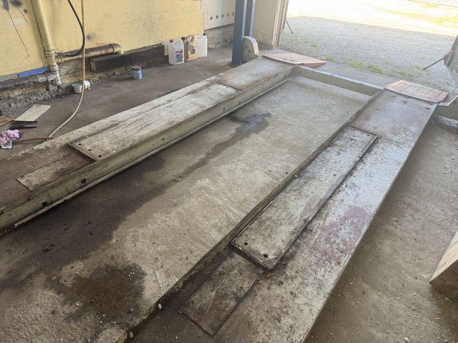 Podnosnik 4 kolumnowy Fog wraz z podnośnikiem nożycowym 3T