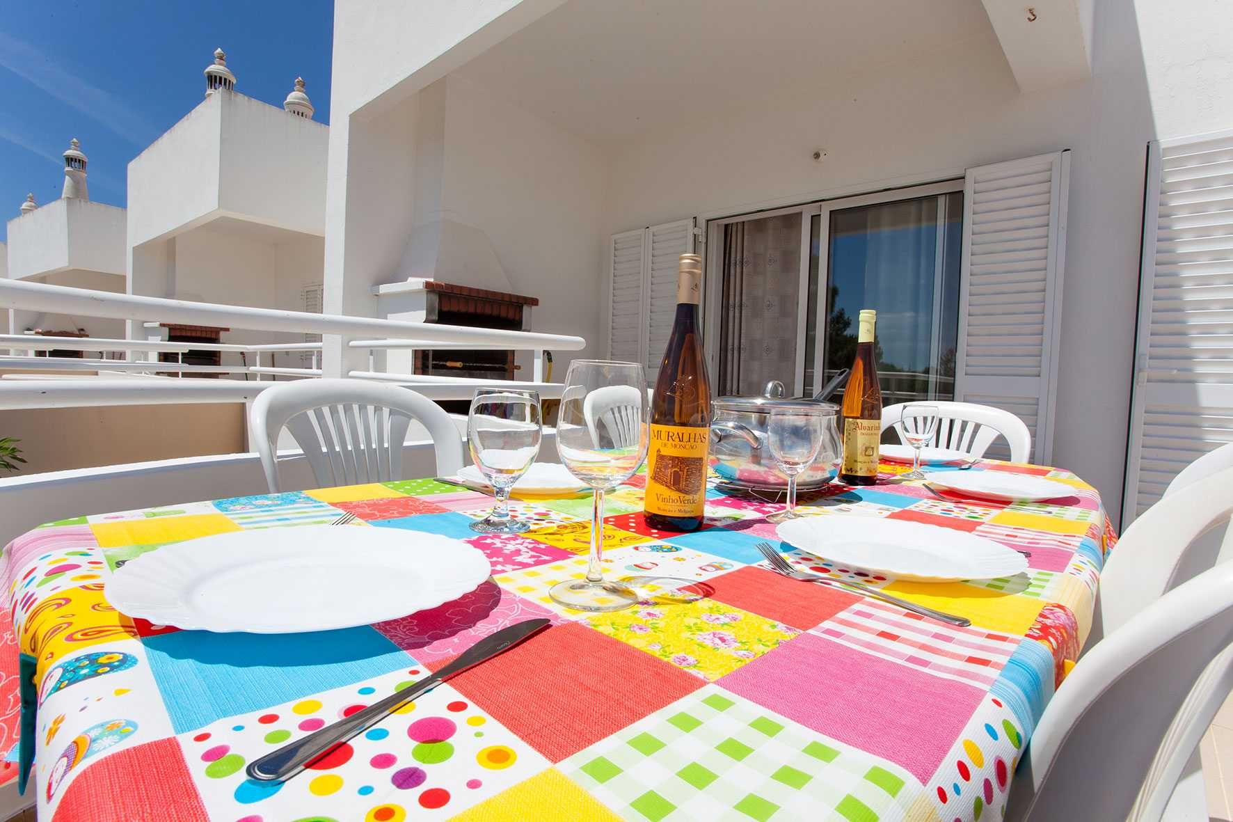 Apartamento T2 em Condomínio com Piscina na Praia da Galé – Albufeira