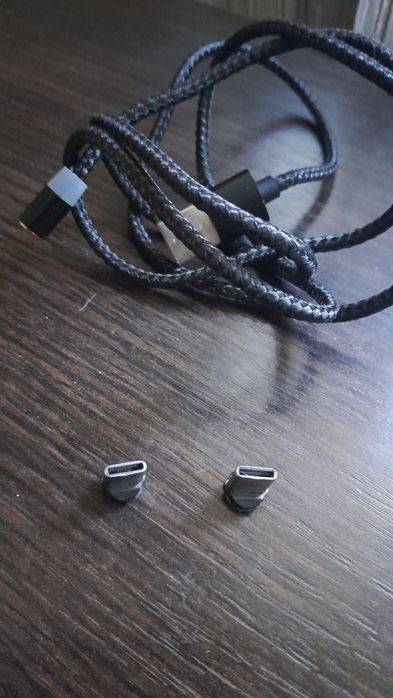 Продам новый, светящийся, магнитный шнур для телефона.