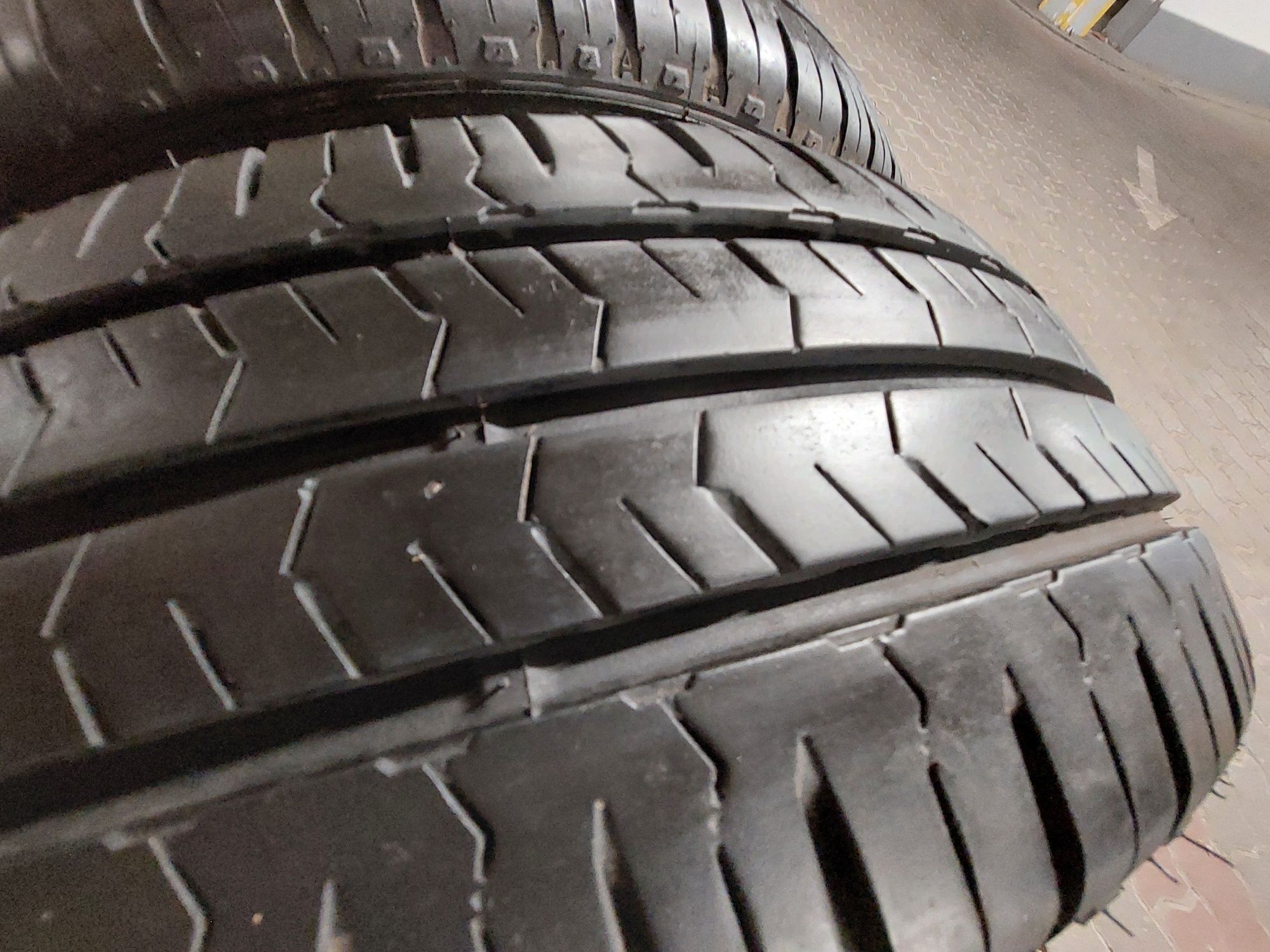 2x215/65R16C Nexen Roadian CT8