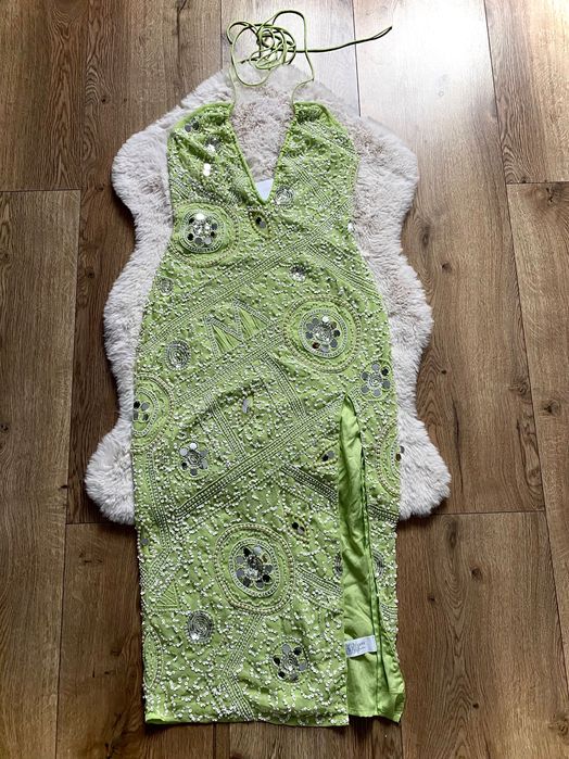 Bogato zdobiona sukienka midi Asos XS