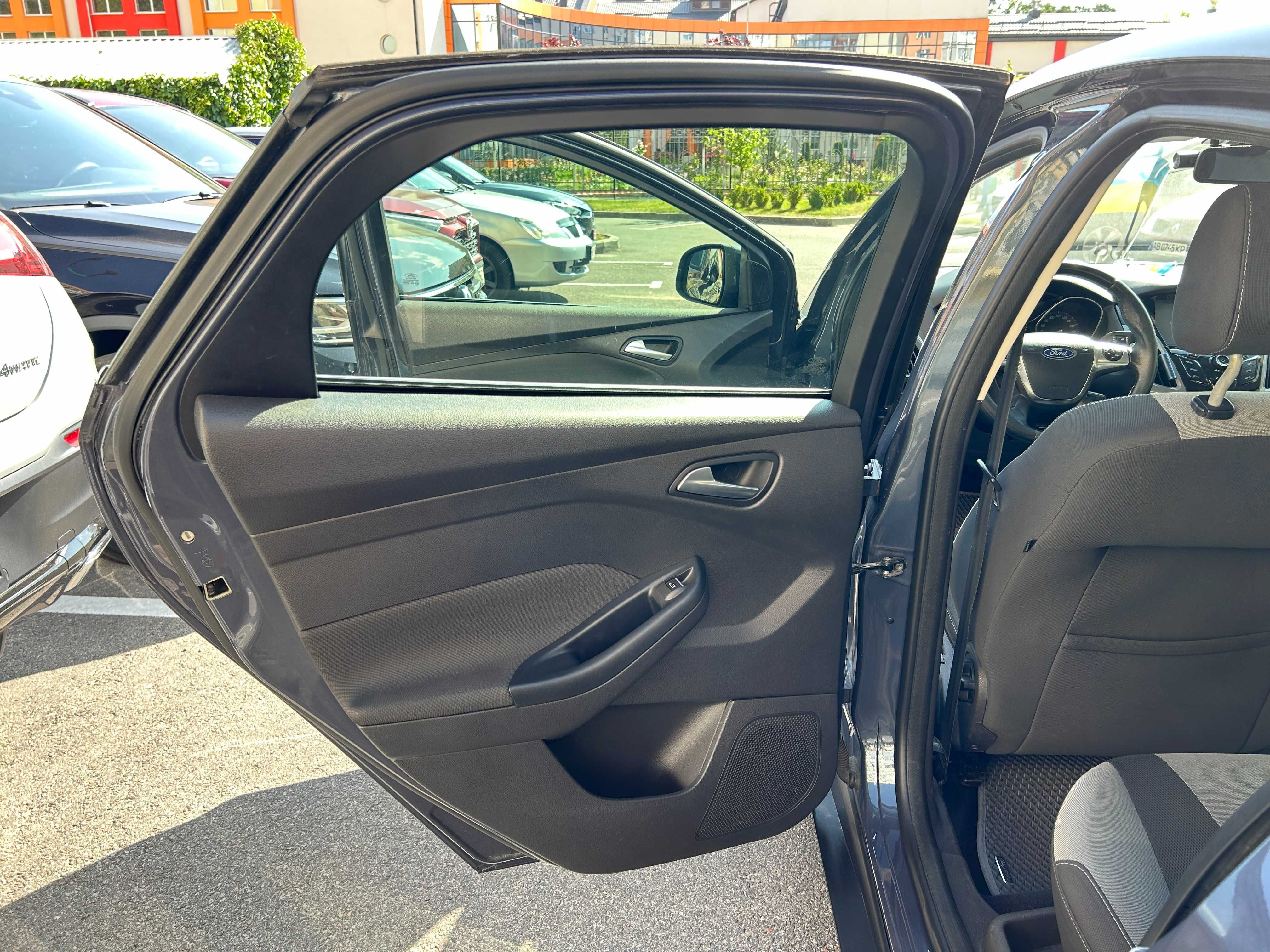 Офіційний Ford Focus 3 покоління 2011 рік 1.6 Ti-VCT MT (125 к.с.)