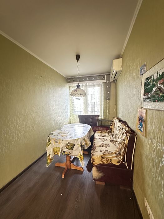 Продам дві кімнати в гуртожитку, Типографія