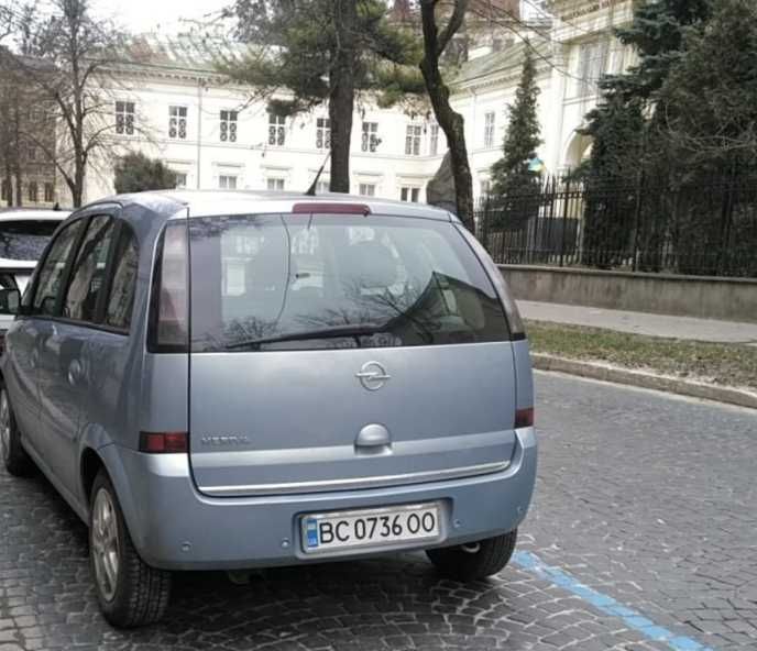 автомобіль Opel Meriva