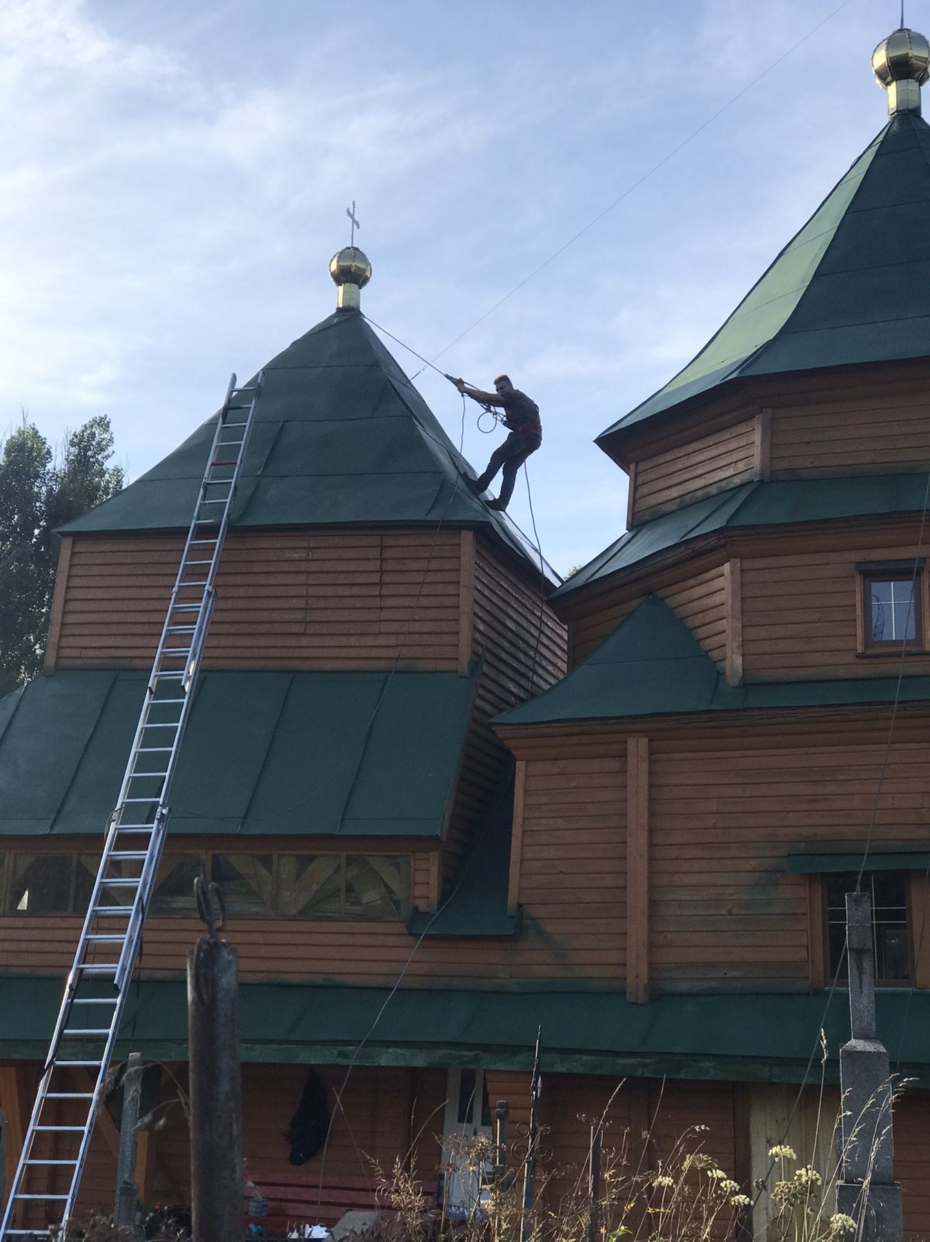 Фарбуванняння покрівель будь якої складності! Покраска даху/шифера