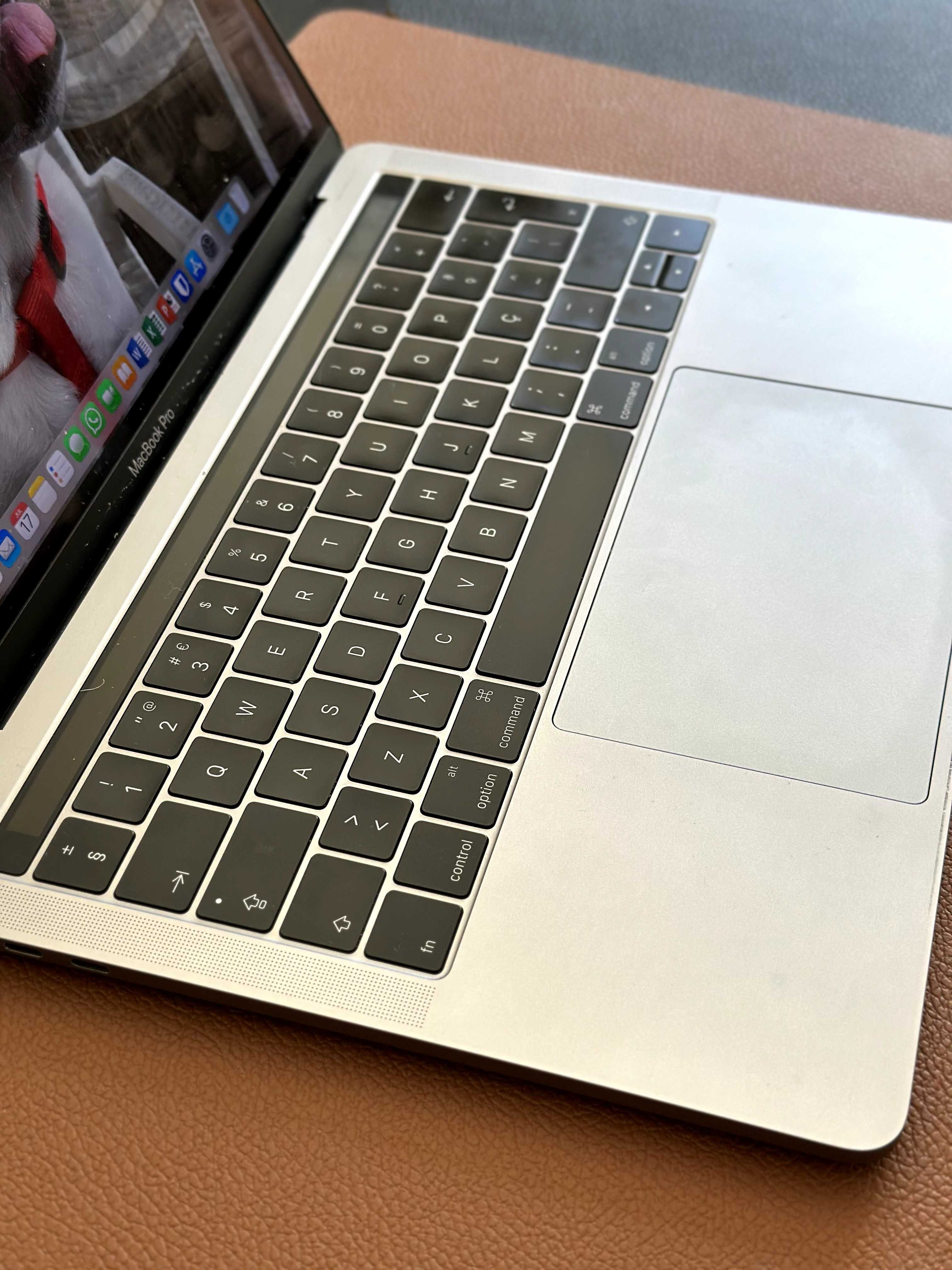 MacBook Pro de 13 polegadas - Teclado Português