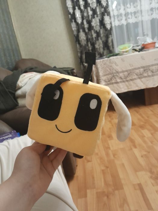 Плюшева бджола з майнкрафту