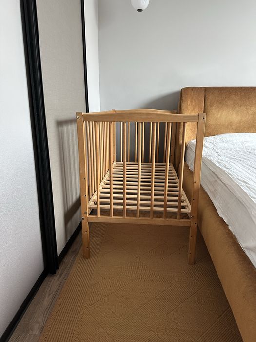 Дерев’яне дитяче ліжечко, ліжко для немовлят+ матрас і наматрасник