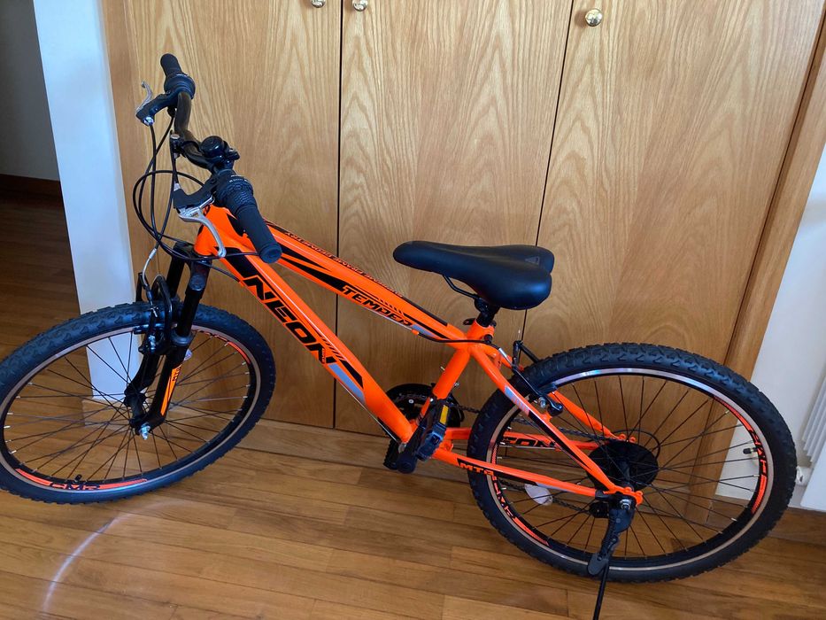 Bicicleta Neon Temper 24 polegadas, como nova