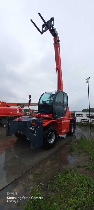 Ładowarka teleskopowo obrotowa 14-37 metrów 3-10T udźwigu z operatorem