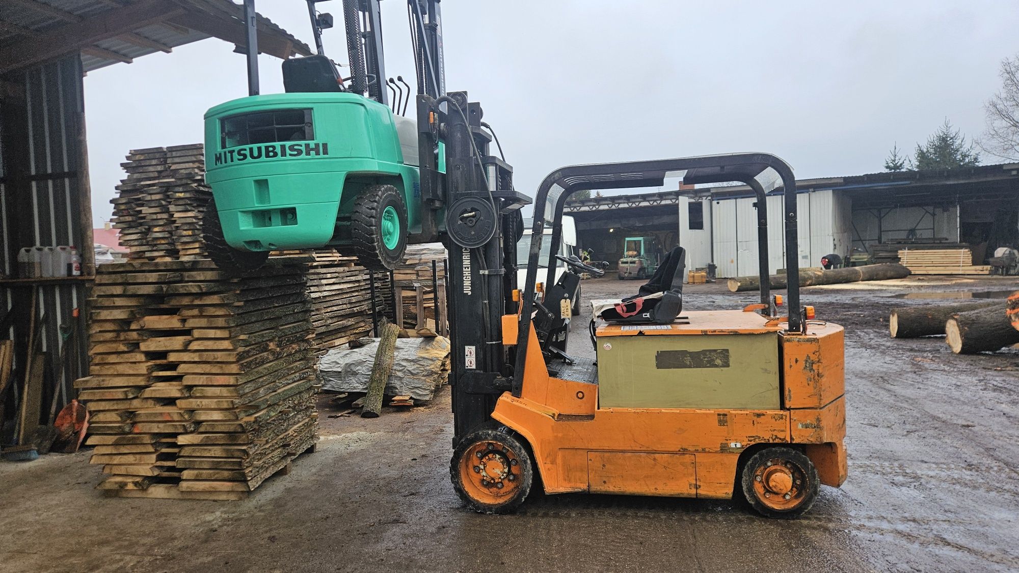 Widlak elektryczny Yale 5 ton triplex 4 sekcje kontenerowy wolny skok