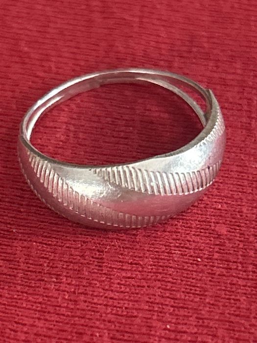 Srebrny pierścionek