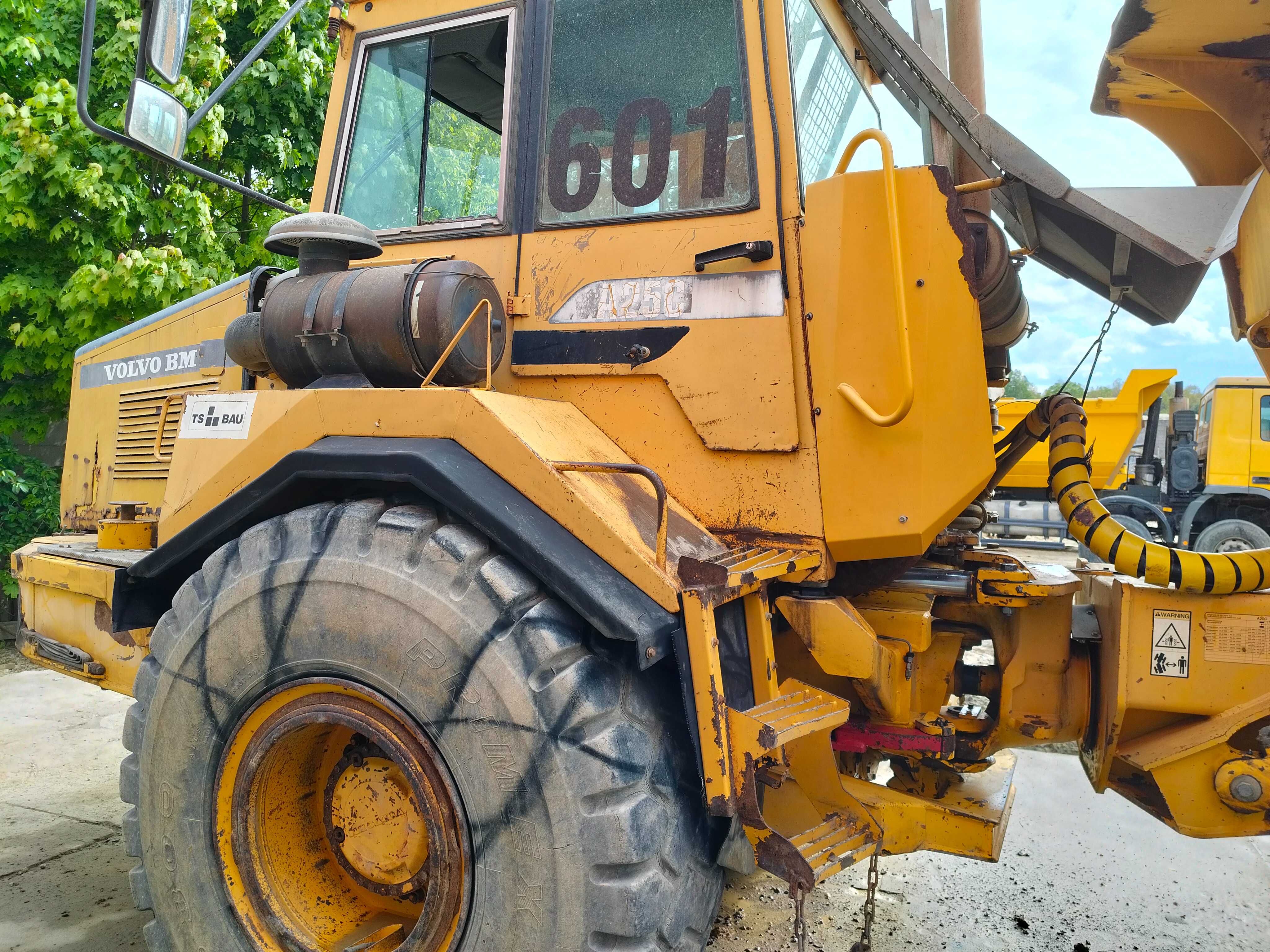 Wozidło Volvo A25C 6x6