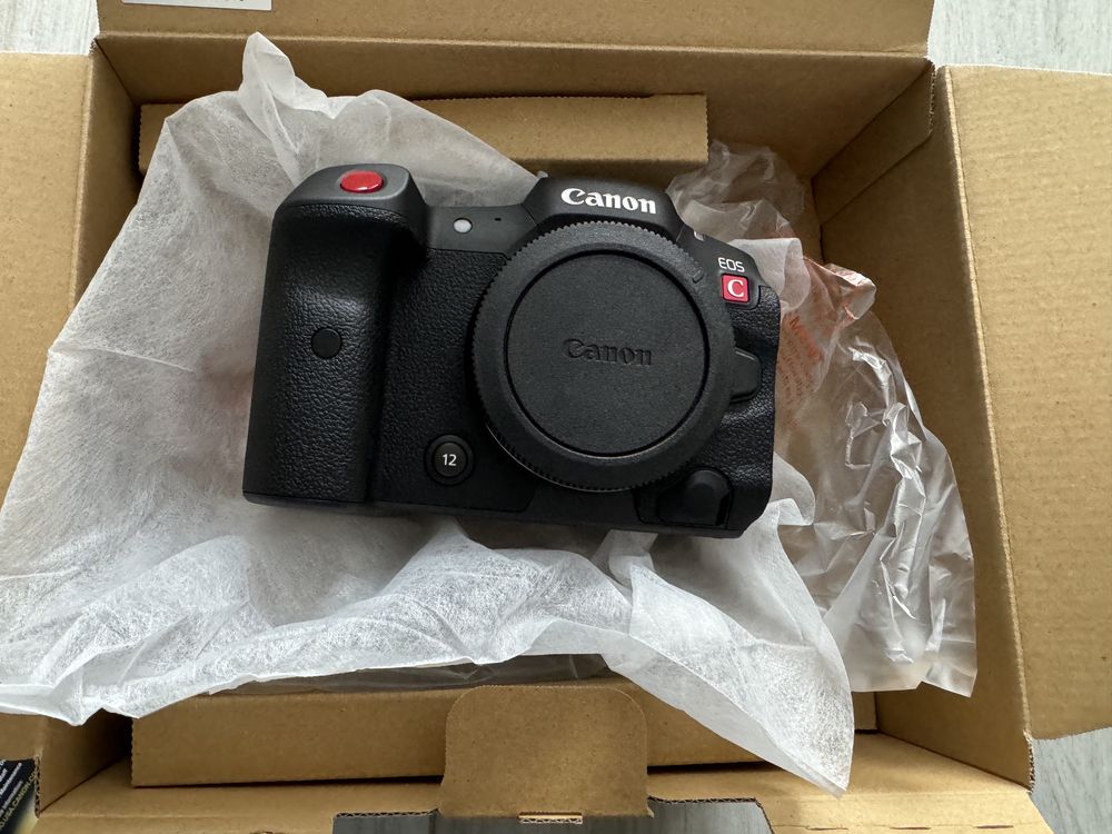 Продам професійний бездзеркальний фотоапарат Canon EOS R5 C