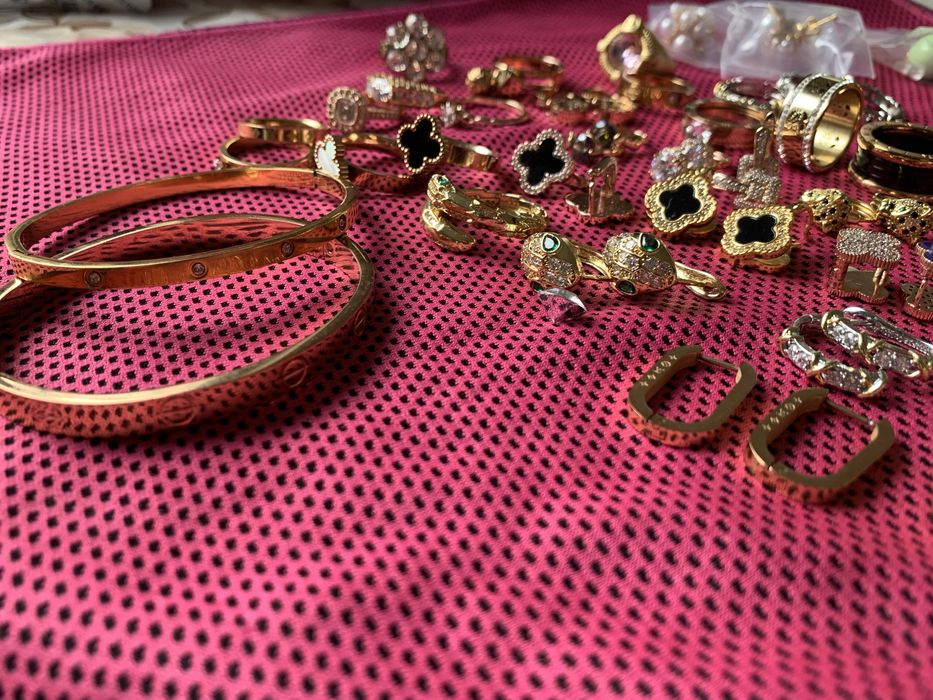 Бижутерія для дівчат красунь.