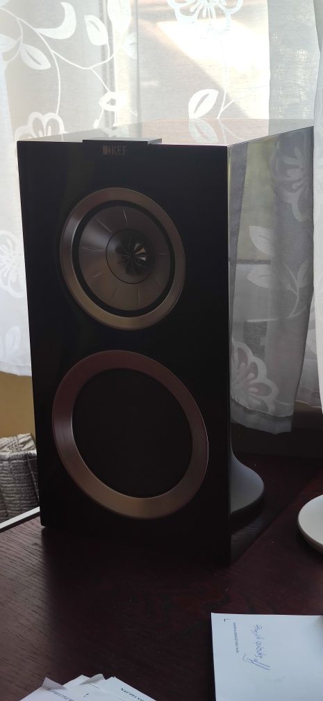 Kef R 300 black piano