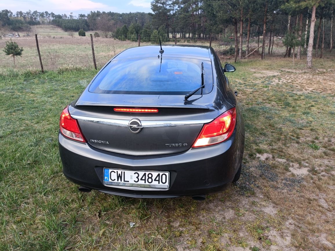 Sprzedam Opla Insignie 2.0 T benzyna 4x4.