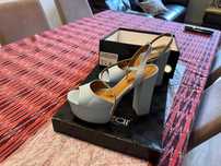 Niebieskie buty na obcasie Kazar