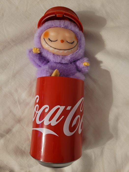 Labubu w puszce coca-cola