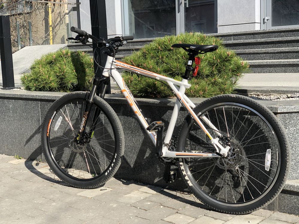 Велосипед GT Avalanche 3.0 в гарному стані