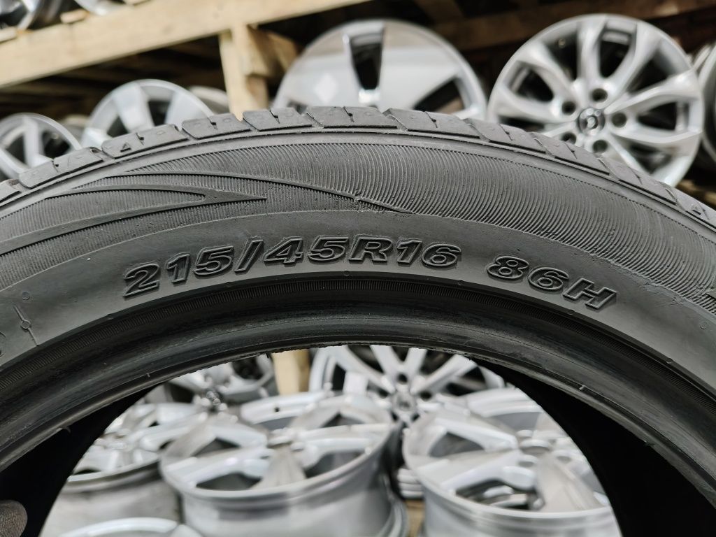 Майже нові літні шини Nexen 215/45 R16 резина Р16