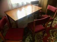 PRL lakierowany stol rozkladny z 4 krzeslami z obiciem komplet