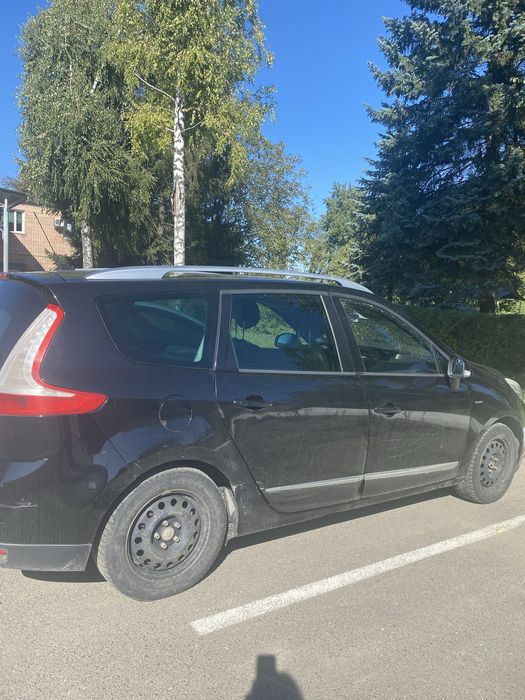 Продам авто Renault Grand Scenic 2012