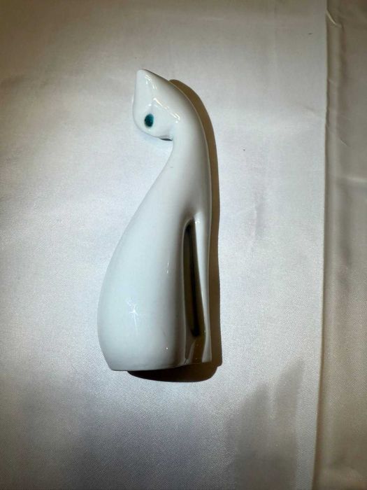Figurka porcelanowa "Kot siedzący" Ćmielów Mieczysław Naruszewicz 1956