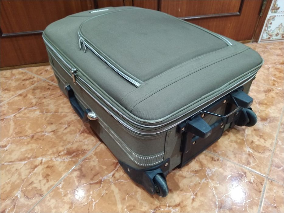 Mala Malas de porão até 23 kg viagem casa quarto apartamento vivenda.