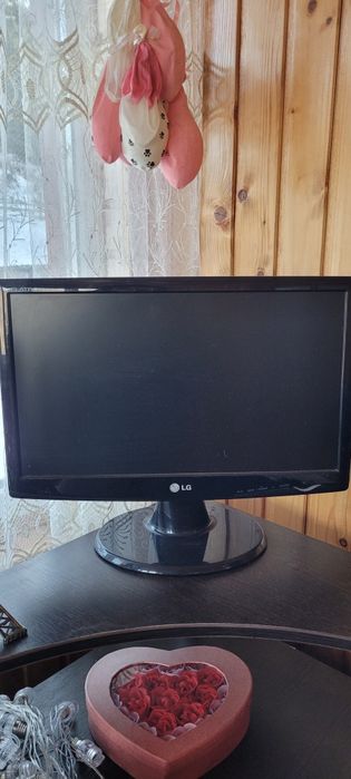 Продам монітор і клавіатуру