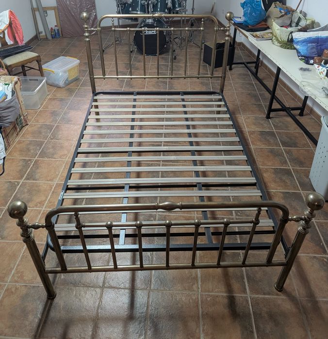 Vendo cama de casal e candeeiros