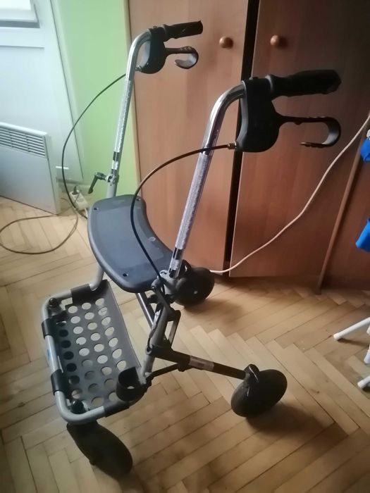 Коляска- ходунки для дорослих