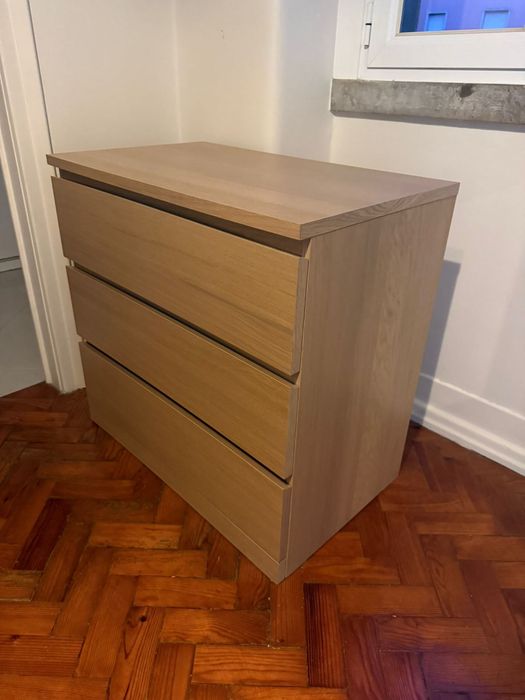Comoda com 3 gavetas em madeira