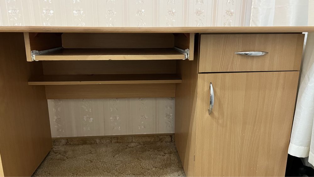 Компютерний стіл