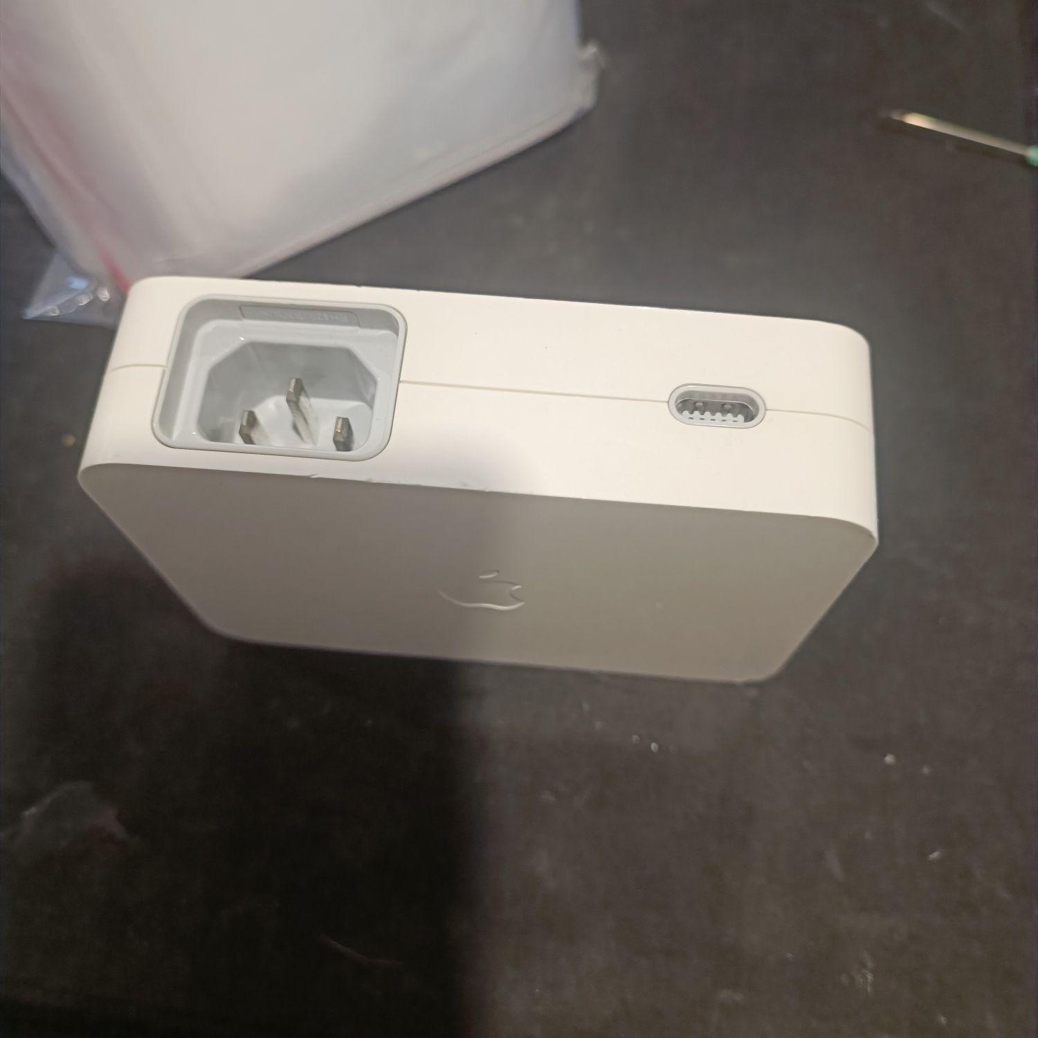 Oryginalny zasilacz Apple A1096 24,5V 2,65A 65W