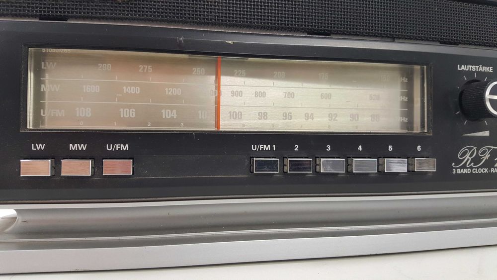 Radio Vintage GRUNDIG RF 1100 Zegar