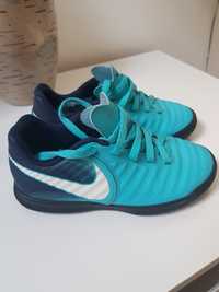 Buty Nike  r. 27