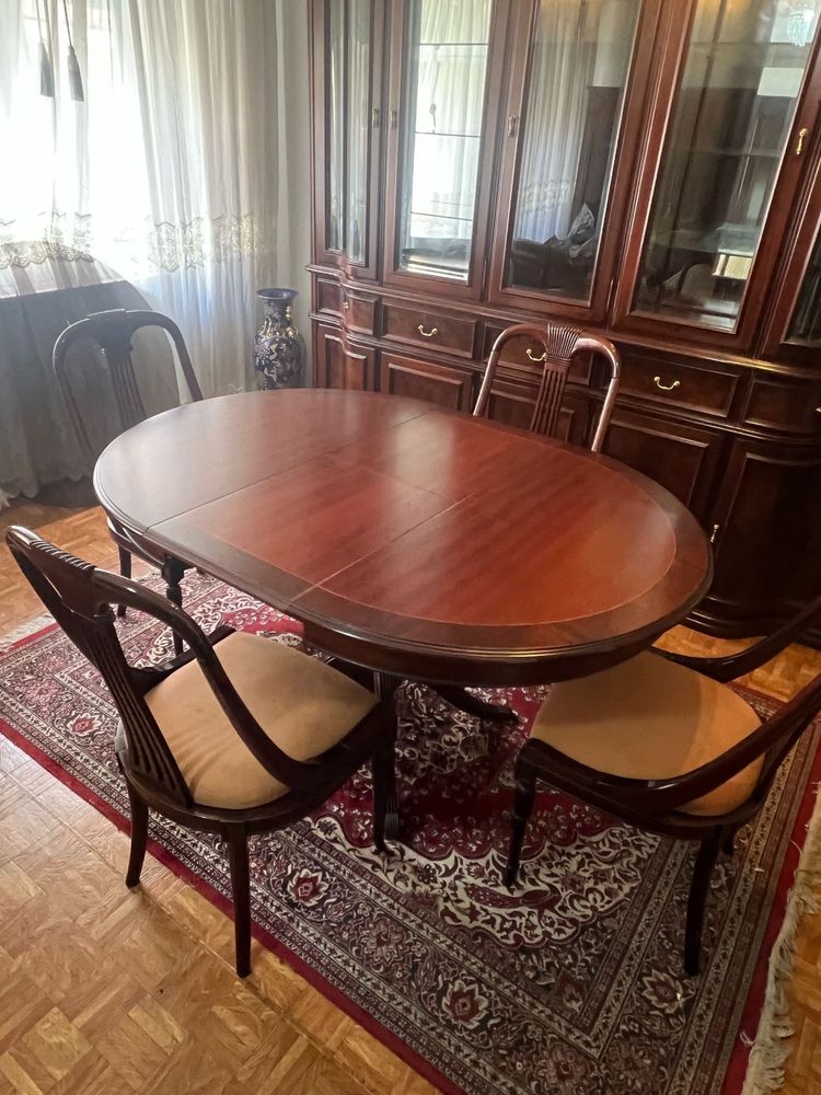 Conjunto de mesa e cadeiras